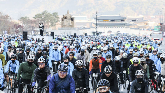 "와~" 강변북로 달리며 탄성…5000대 넘는 자전거 행복질주