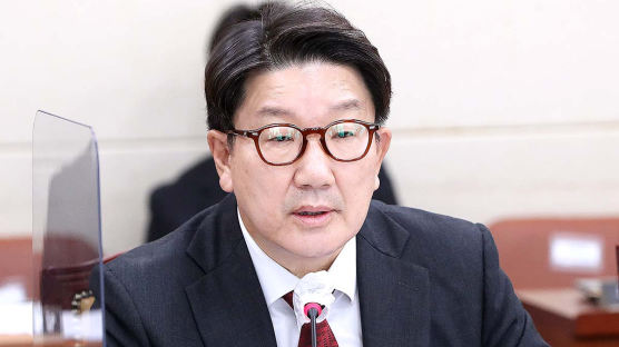 권성동 "슬리퍼 신고 난동 MBC 기자, 도어스테핑 중단 책임"