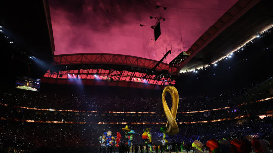 개최비 310조원, 세상에 없던 월드컵 막 올랐다