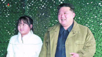 ICBM 앞에 딸-김여정-이설주…"김정은 핵 대물림 드러낸 것"