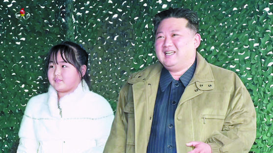 국정원 “발사때 김정은 딸, 둘째 김주애로 판단…키 크고 덩치 있어”