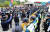 지난 6월 14일 파업 8일째인 화물연대가 경기 의왕시 의왕ICD제2터미널 앞에서 의왕ICD를 방문 중인 원희룡 국토교통부장관에게 면담을 요구하며 집회를 벌이고 있다. 뉴스1
