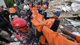 인니 지진 사망 268명, 실종 151명...보충수업 학생들 참변