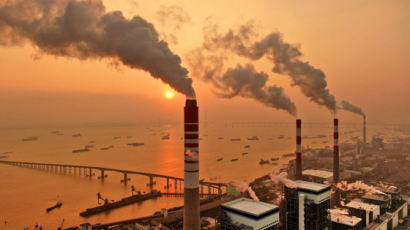 중국서 탄소 배출로 떼돈 번 기업, 미국 ‘테슬라’라고?
