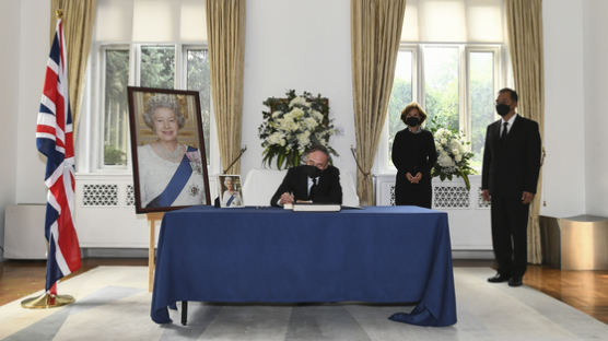 홍콩 매체 “中 국가부주석 왕치산, 英 여왕 장례 참석할 것”