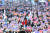  전광훈 목사가 이끄는 자유통일당 등 보수단체 관계자들이 29일 오후 서울 종로구 세종대로 일대에서 대규모 집회를 하고 있다. 뉴스1