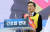 이필수 대한의사협회 회장이 27일 서울 여의도 국회 앞에서 열린 '간호법 저지를 위한 400만 보건복지의료연대 총궐기대회'에서 대회사를 하고 있다. 뉴스1