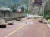 5일 규모 6.8의 강진이 발생한 중국 쓰촨성 간쯔장족자치주 루딩현 도로에 암석이 떨어져 있다. 신화 연합뉴스