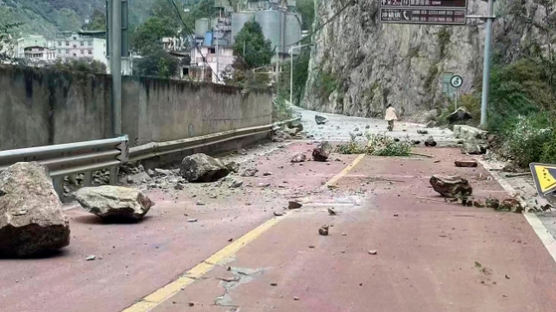 중국 쓰촨서 규모 6.8 지진…최소 46명 사망