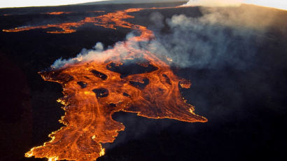 하와이 마우나 로아 화산 38년 만에 분화…용암은 아직 정상부에만