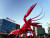 중국 후베이성 첸장시 도심의 가재 타운 룽샤청(龍蝦城)에 세워진 샤오룽샤 조각상. 길이 18.92m, 폭 12.81m, 높이 15.64m로 무게 100t의 세계 최대 크기로 기네스북에 올랐다. 신경진 기자