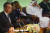 왕이(왼쪽) 중국 외교부장이 지난 22일 파키스탄 이슬라마바드에서 열린 48차 이슬람협력기구(OIC) 외교장관 회담에 참석해 연설하고 있다. [AFP=연합뉴스]