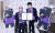 11월 25일 강원도 평창기념관에서 열린 패럴림픽 유물 기증 행사에서 정진완 회장(왼쪽)과 유승민 이사장. 사진 대한장애인체육회