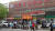 25일 봉쇄 우려에 베이징시 차오양구 짜오잉루(棗營路)의 서민형 슈퍼마켓 앞에 시민들이 줄을 서 입장을 기다리고 있다. 신경진 기자