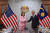 2일 낸시 펠로시(왼쪽) 미국 하원의장이 아즈하 아지잔 하룬(오른쪽) 말레이시아 하원 의장과 회담에 앞서 악수하고 있다. 로이터=연합뉴스