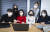 지난 10월 24일 오후 전자책으로 부업하기 위해 모인 2030 직장인들이 서울시 마포구 서교동의 한 사무실에서 회의를 하고 있다. 전민규 기자
