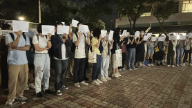 "PCR 검사 말고 밥을!"…시위 금지에도 홍콩 시민들 뭉쳤다