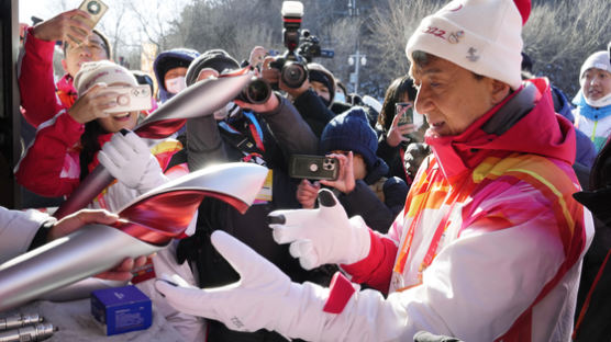 친중파 청룽, 만리장성에서 베이징올림픽 성화 봉송