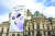 삼성전자가 28~29일 제171차 국제박람회기구(BIE) 총회가 열리는 프랑스 파리에서 '2030 부산세계박람회' 유치 활동을 했다. 사진은 파리 오페라 가르니에의 대형 옥외광고에 포함된 '2030 부산세계박람회' 로고. 사진 삼성전자=연합뉴스