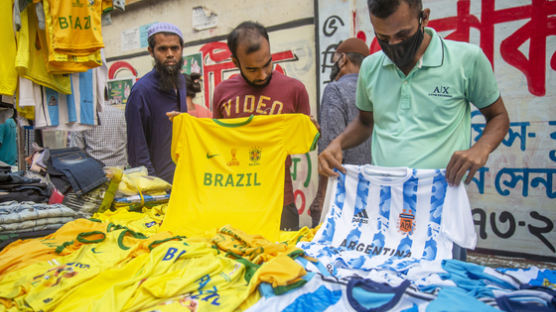 "일당 4900원으로" 외치다 해고…월드컵 뒷골목은 열악했다