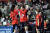 4일 일본과의 제19회 아시아여자핸드볼선수권 결승전에서 후반 추격 골을 넣고 기뻐하는 류은희(왼쪽에서 2번째). 사진 대한핸드볼협회