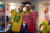 지난 6월 2일 서울월드컵경기장에서 맞대결을 펼친 손흥민(왼쪽)과 네이마르가 라커룸에서 유니폼을 교환하는 모습이 브라질축구협회 홈페이지를 통해 공개됐다. 사진 브라질축구협회 홈페이지