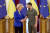 지난 9월 15일 우크라이나를 찾은 우르줄라 폰데어라이엔 EU 집행위원장(왼쪽)이 볼로디미르 젤렌스키 우크라이나 대통령을 만난 모습. 로이터=연합뉴스 