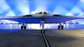 美 차세대 스텔스 폭격기 B-21 첫 선…2026년부터 100대 배치 