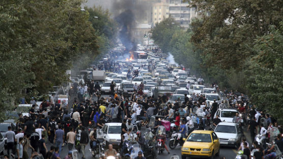 국회 외통위, '이란 히잡시위 폭력진압 규탄' 결의안 채택