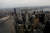 미국 뉴욕 맨해튼 미드타운에 자리 잡은 오피스 타워. 경기 침체와 금리 인상 등으로 뉴욕의 오피스 빌딩 가치가 떨어지고 있다. 로이터=연합뉴스