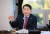 서철모 대전 서구청장이 10월 13일 열린 대전시의원 정책간담회에서 현안사업을 설명하고 있다. [사진 대전 서구]