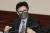 한동훈 법무부 장관이 6일 오전 서울 종로구 세종대로 정부서울청사에서 열린 영상 국무회의에서 국무위원들과 대화를 하고 있다. 뉴스1