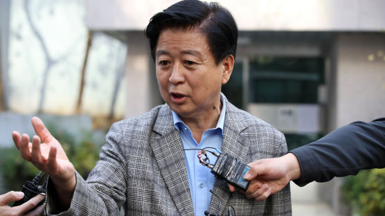 '뇌물수수 혐의' 노웅래 민주당 의원 검찰 출석