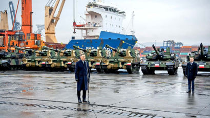 폴란드 대통령 마중 나왔다…K2전차·K9자주포 ‘초고속 배송’
