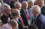조 바이든(오른쪽) 미국 대통령이 6일 애리조나 피닉스의 대만 TSMC 공장에서 연설한 후 팀 쿡(왼쪽) 애플 CEO와 악수하고 있다. AP=연합뉴스 