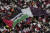 지난달 29일 카타르 알코르의 알바이트 스타디움에서 열린 카타르월드컵 조별리그 A조 네덜란드와 카타르의 경기 관중석에 '자유 팔레스타인'이라고 적힌 깃발이 등장했다. AP=연합뉴스