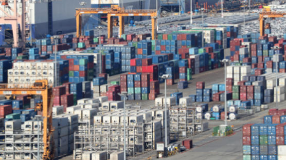 흔들리는 한국 수출, 주요 20개국 중 수출 3번째로 많이 줄어