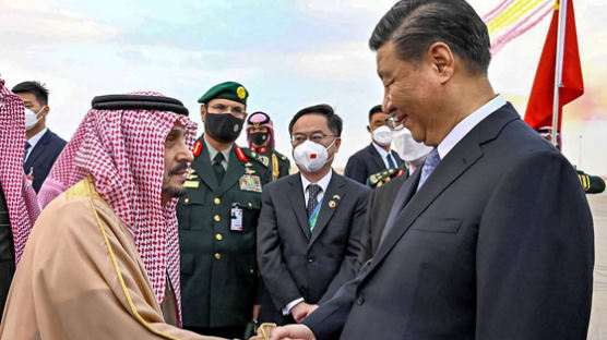 사우디 도착한 시진핑 "아랍 세계에 대한 최대 규모 외교 활동"