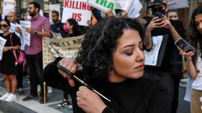 타임지 ‘올해의 영웅들’에 반정부시위 이끄는 이란여성들