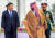 지난 7일 시진핑 중국 국가주석(왼쪽)이 사우디아라비아를 찾아 빈 살만 왕세자를 만났다. AFP=연합뉴스