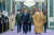 시진핑 중국 국가주석이 8일(현지시간) 무함마드 빈 살만 사우디아라비아 왕세자와 함께 리야드 왕궁에 들어서고 있다. AP=연합뉴스