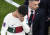 포르투갈 호날두(왼쪽)가 카타르월드컵 8강 탈락 후 경기장을 떠나며 눈물을 쏟았다. AP=연합뉴스