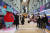 신세계백화점 타임스퀘어점 3층에 조성된 푸빌라 크리스마스거리. 사진 신세계백화점