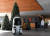 현대자동차그룹이 경기도 수원 주상복합 단지 ‘광교 앨리웨이’와 경기도 화성시 ‘롤링힐스 호텔’에서 로봇을 활용한 자율주행 배송 서비스 실증사업을 시작하는 모습. 사진 현대차그룹