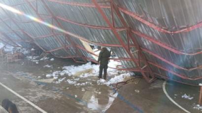 우박에 학교 지붕 무너져 7명 사망…볼리비아 졸업식장 비극