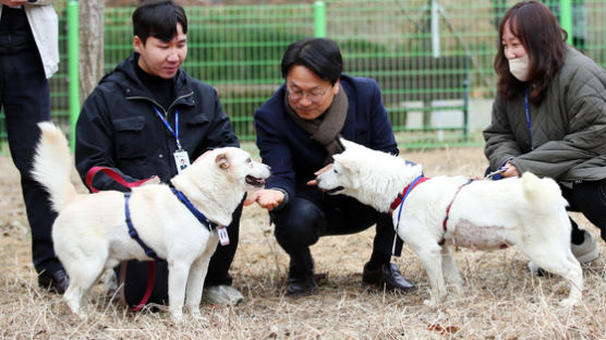 풍산개 품은 광주에 감사 전한 文 "머지않은 시간에 가겠다"