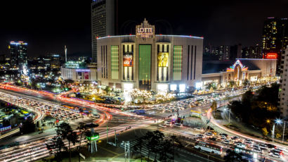 신세계 강남점 이어 롯데百 잠실점, 연매출 2조원 넘었다