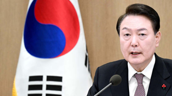 尹, 文케어 비판 "인기 영합 포퓰리즘, 건강보험 근간 해친다"
