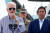 조 바이든 미국 대통령(왼쪽)이 지난 10월 5일 허리케인 이안으로 피해가 발생한 플로리다주 피셔먼스 워프를 방문해 구호 활동에 대해 이야기하는 동안 론 디샌티스 플로리다 주지사(오른쪽)가 연설을 듣고 있다. 로이터=연합뉴스