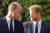 지난 9월 엘리자베스 여왕 장례식에서 마주친 윌리엄 왕세자와 해리 왕자. 둘은 시선을 피했다. AP=연합뉴스